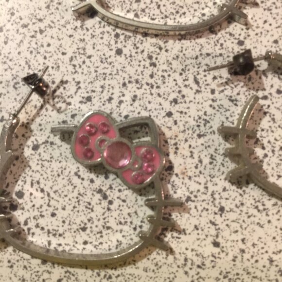 Hello Kitty pendant and earrings - Picture 5 of 7